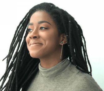 Foto Autorin Tomi Adeyemi