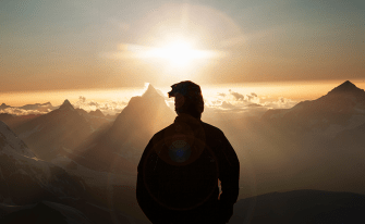 Moodbild Mann Sonnuntergang Berge