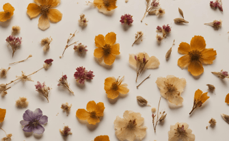Viele einzelne Blüten und Blümchen auf beigem Hintergrund