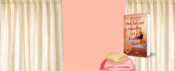 Pfirsichfarbenes Banner mit hellen Vorhängen, gemütlichen Decken und dem Buchcover von „The Secret Identity of a Broken Girl“ von Teodora Thoma.