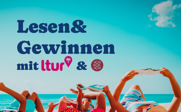 Im Hintergrund sieht man eine Familie, die lesend am Strand liegt. Text: 