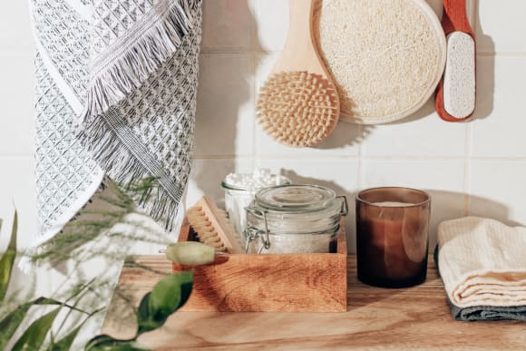 Zubehör für einen Wellnessabend in der Badewanne