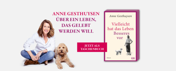 Autorin Anne Gesthuysen sitzt lächelnd mit ihrem Hund neben dem Cover ihres Romans 