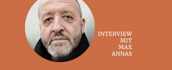 Autorenfoto Max Annas mit Text: «Interview mit Max Annas»