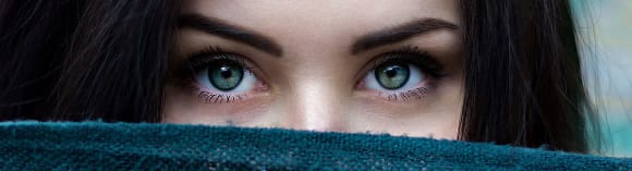 Banner Fünf Urban Fantasy-Buchserien mit charismatischen Heldinnen