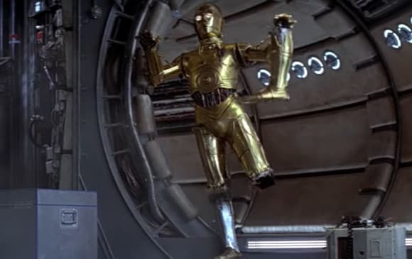 Klaut C-3PO uns den Job? – Die Literaturübersetzerin der Zukunft - C3PO steht auf einem Bein und hält das andere in seiner linken Hand
