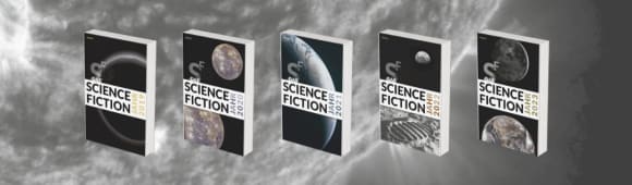 Verschiedene Ausgabe des Science Fiction Jahres nebeneinander aufgestellt