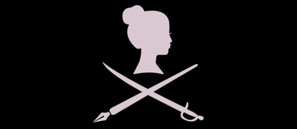 Ein weißer Füllfederhalter und ein Säbel überkreuzen sich, darüber die weiße Shilhouette eins weiblich gelesenen Kopfes mit Dutt. Angelehnt an die Totenkopfflagge der Piraten.