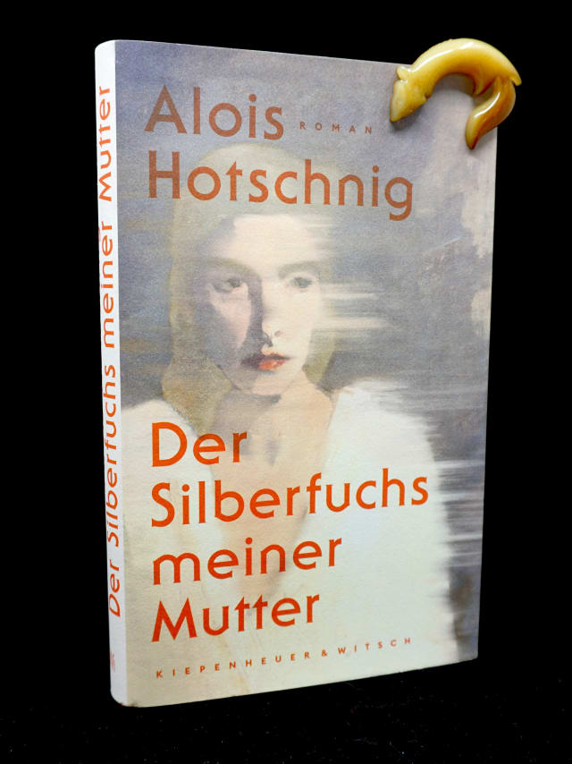 Hotschnig_Silberfuchs_Cover-mit-Brosche