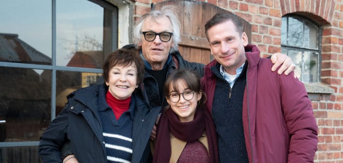 Foto zum Drehstart: Von links nach rechts, Katrin Sass, Matthias Tiefenbacher (Regie), Elsa Krieger, Till Firit