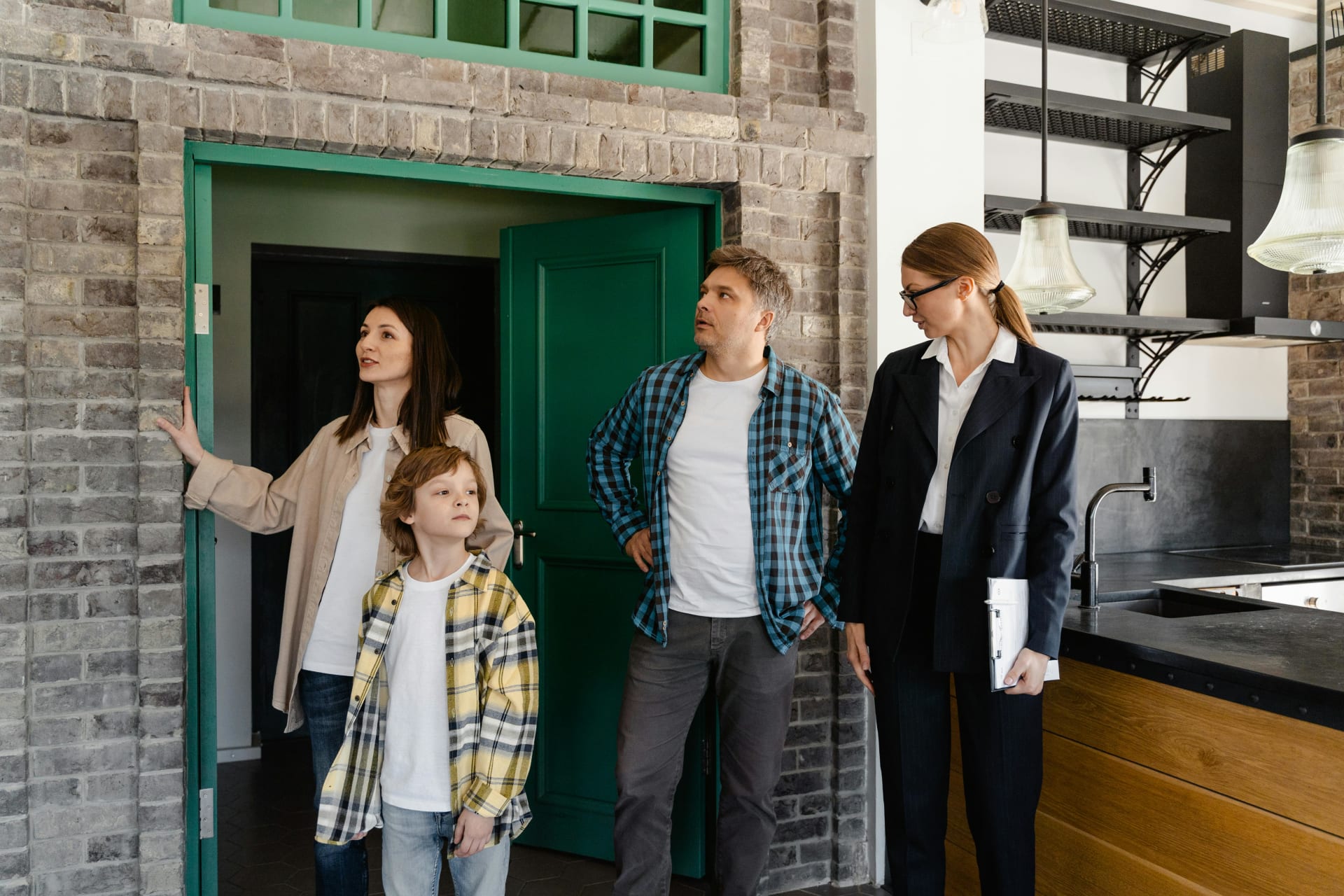 Why Screening Reports Matter for Mid-Term Rental Renters