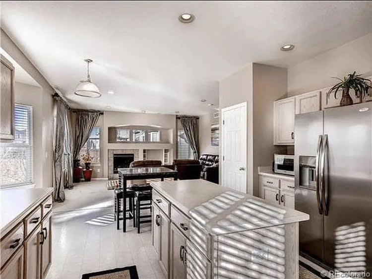 Beautiful Luxury Home w Gym and Theatre  photo 2