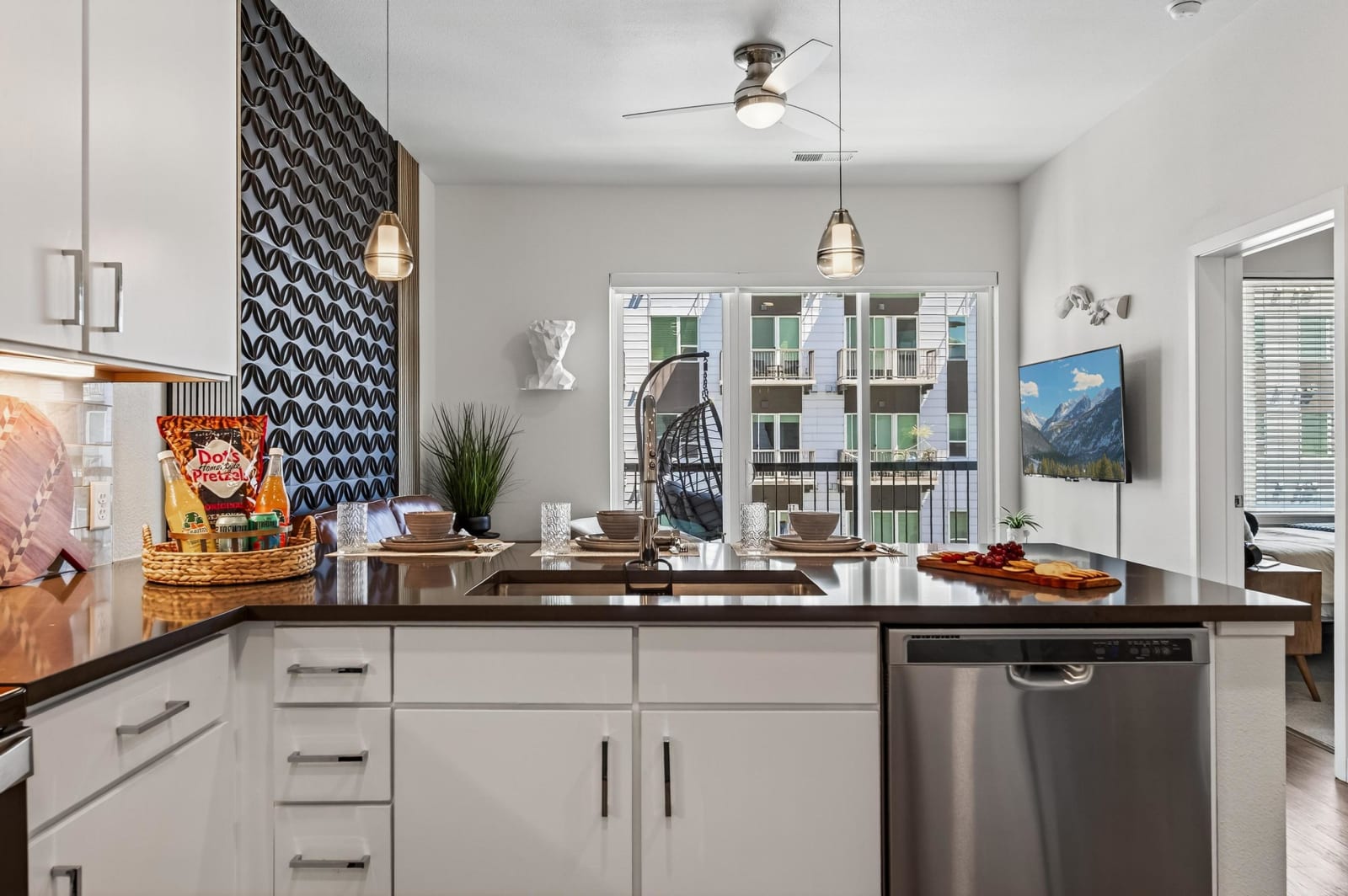 Luxe RiNo 1 BR | Gym + Parking photo 5