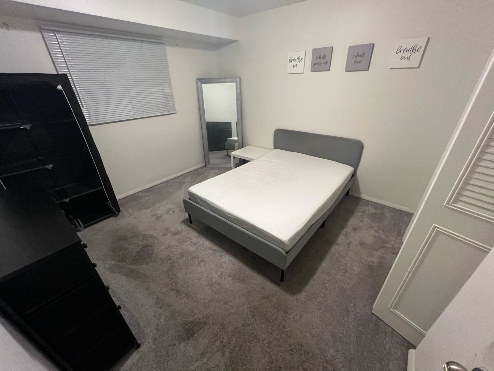 Furnished Room for Rent – All Utilities Included ( photo 4