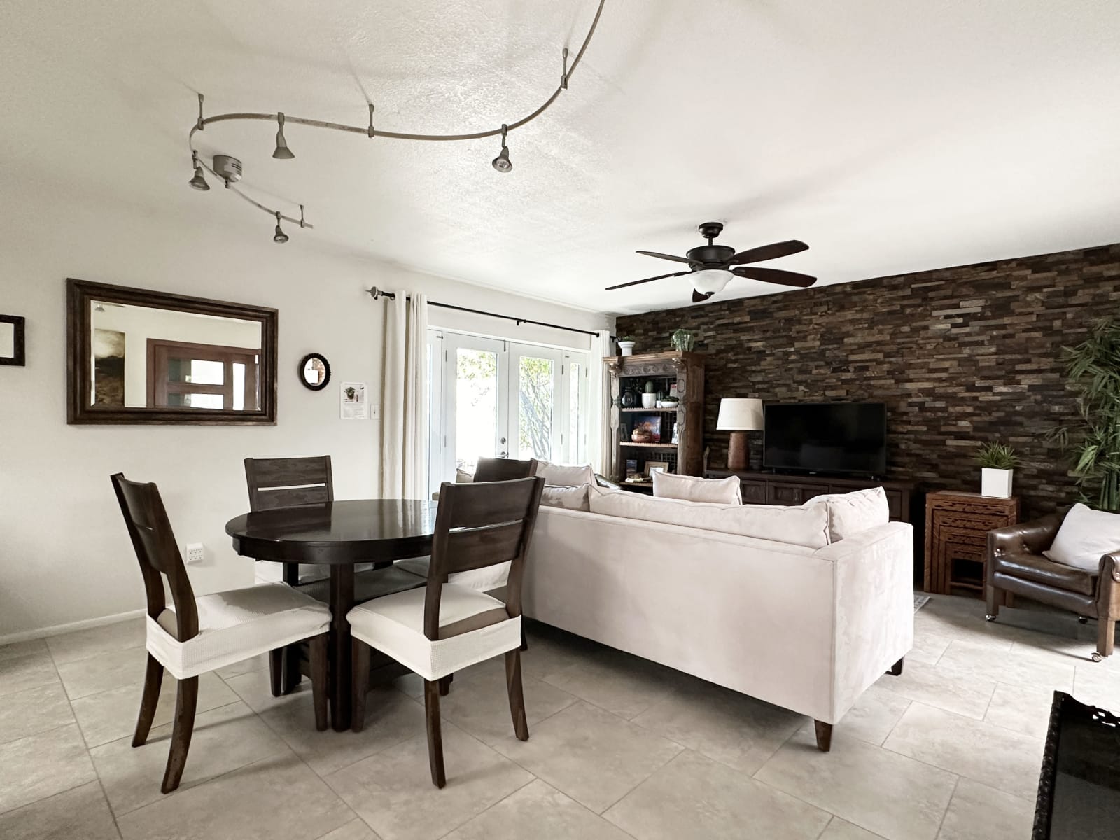 Charming Scottsdale Condo, quiet, small dogs* photo 3