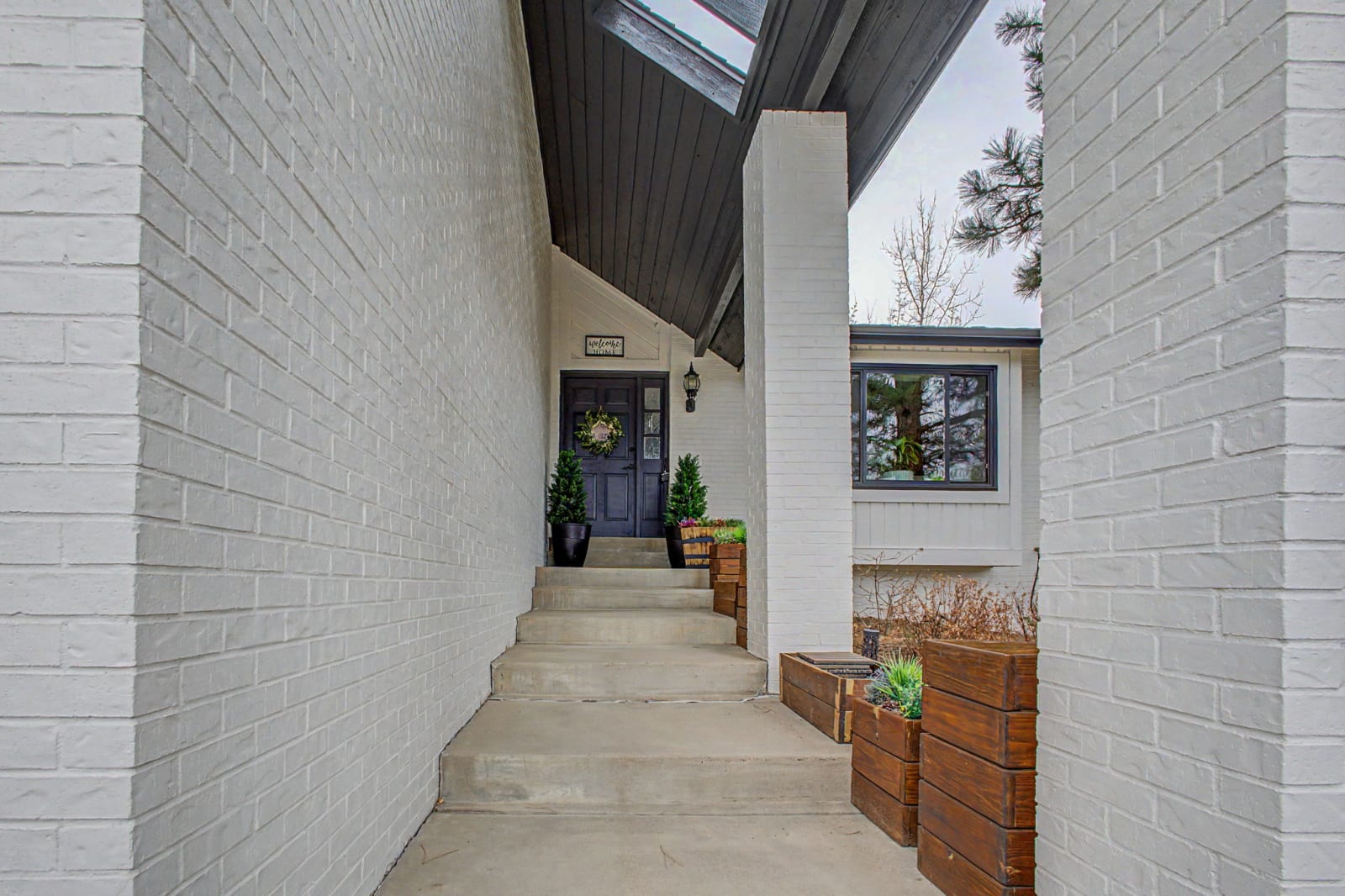 Casa Pine & Oak | Vaulted Ceilings · Trail Access  photo 4