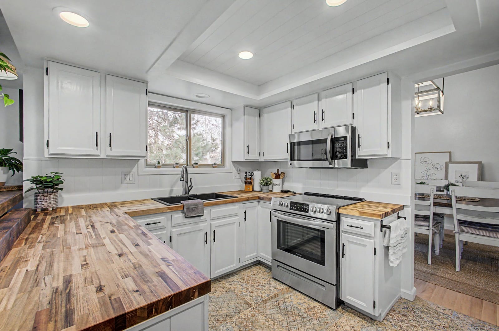 Casa Pine & Oak | Vaulted Ceilings · Trail Access  photo 5