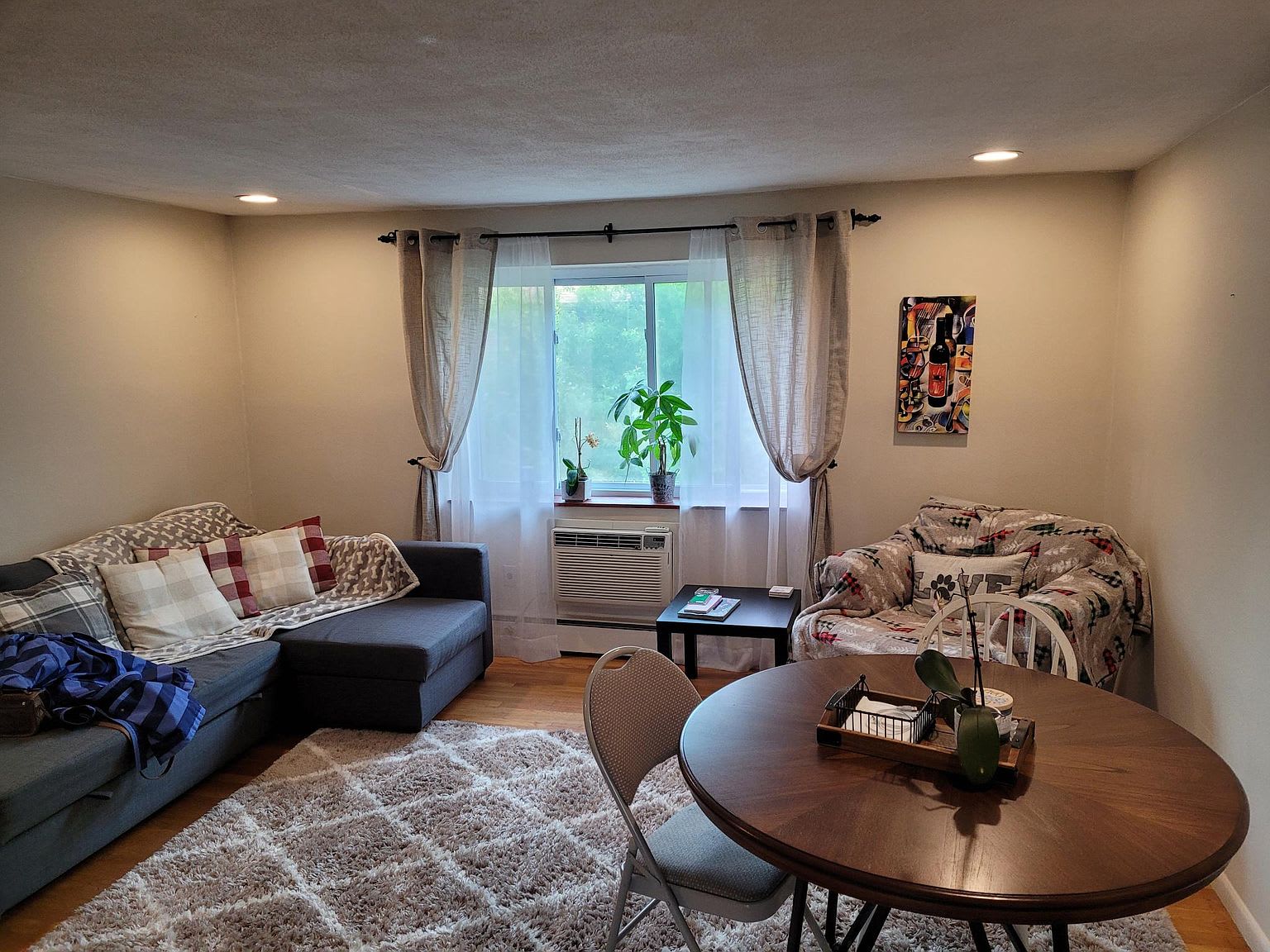 Beautiful 2 bedroom, 1 bath ready home photo 2