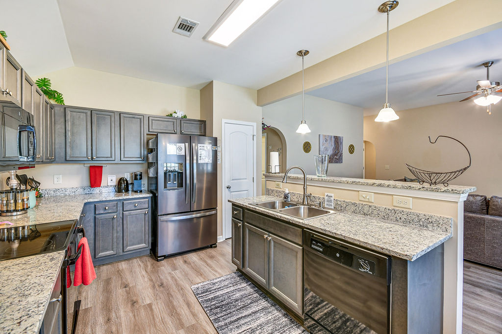 Spacious 3BA 2BA Near Park in Quiet area  photo 3