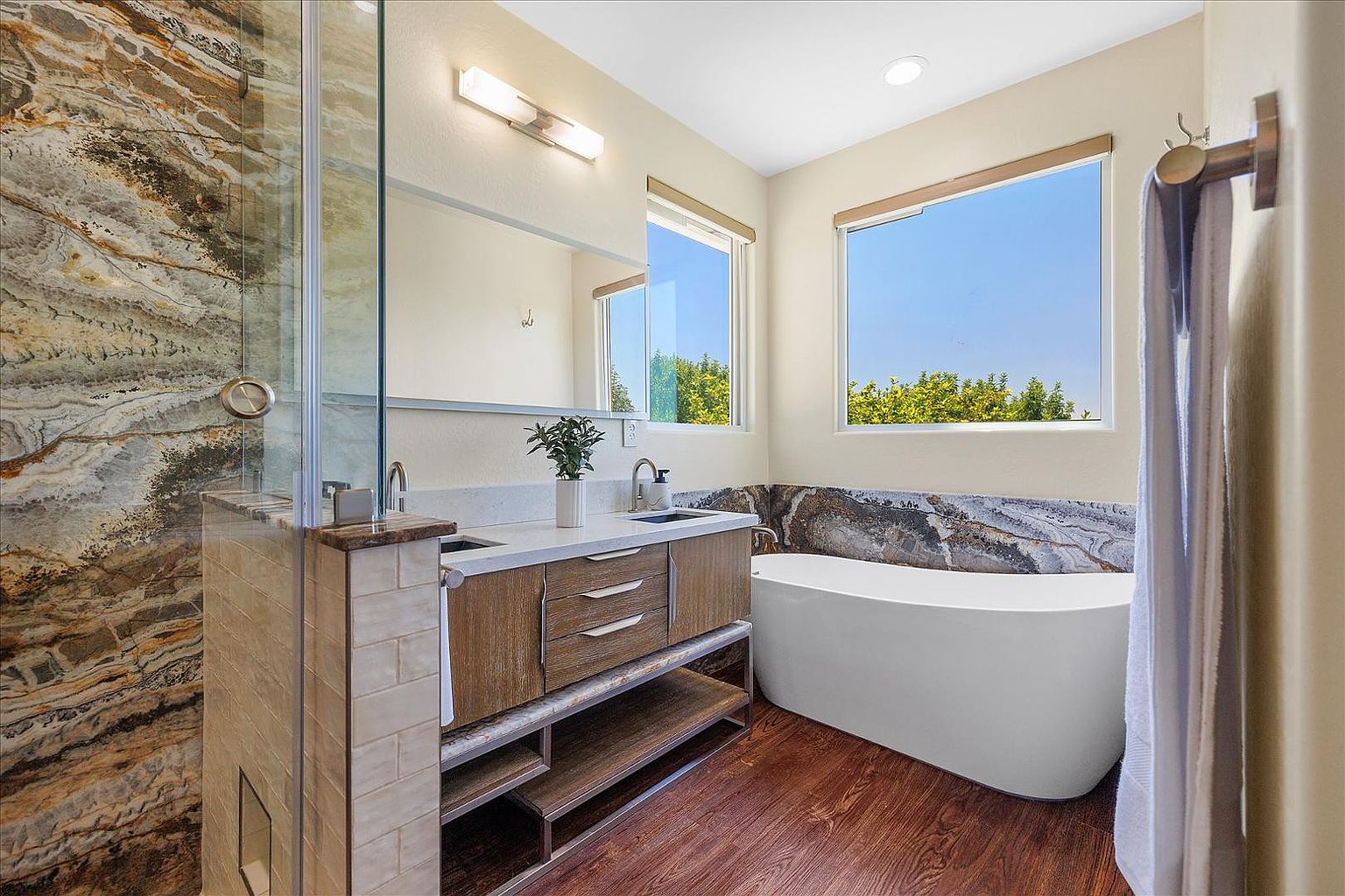 Gilbert Gem: Solar, Silos & Style photo 4