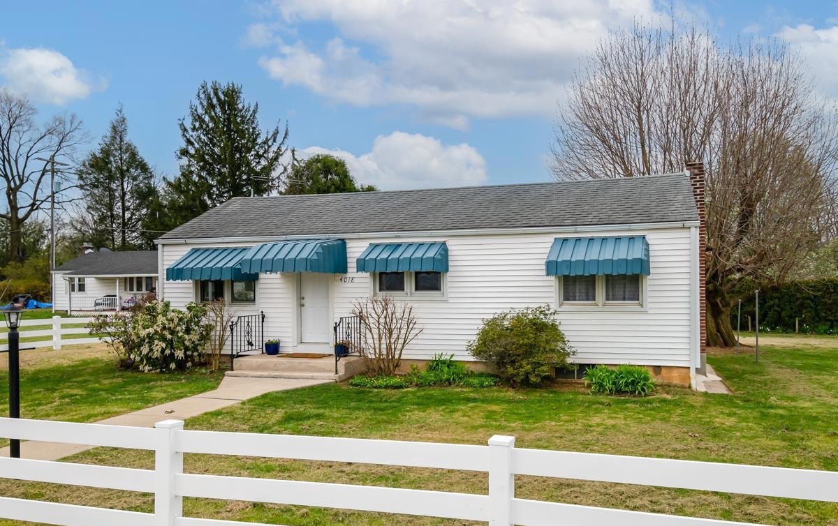 Charming 2-BR Ranch with Spacious Yard in Muhlenbe photo 2