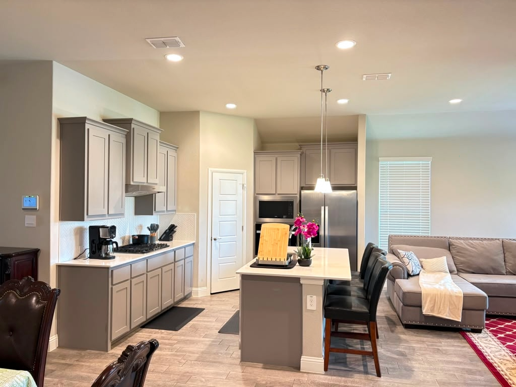 Luxury 5 Bed 3 Bath house Ready for your stay photo 4