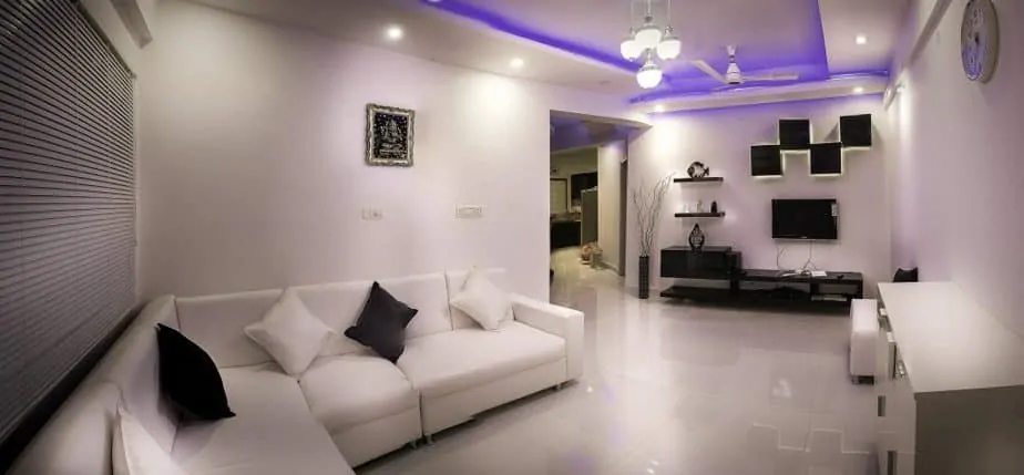 Glossy Paintjob and furniture painted with chalked paint