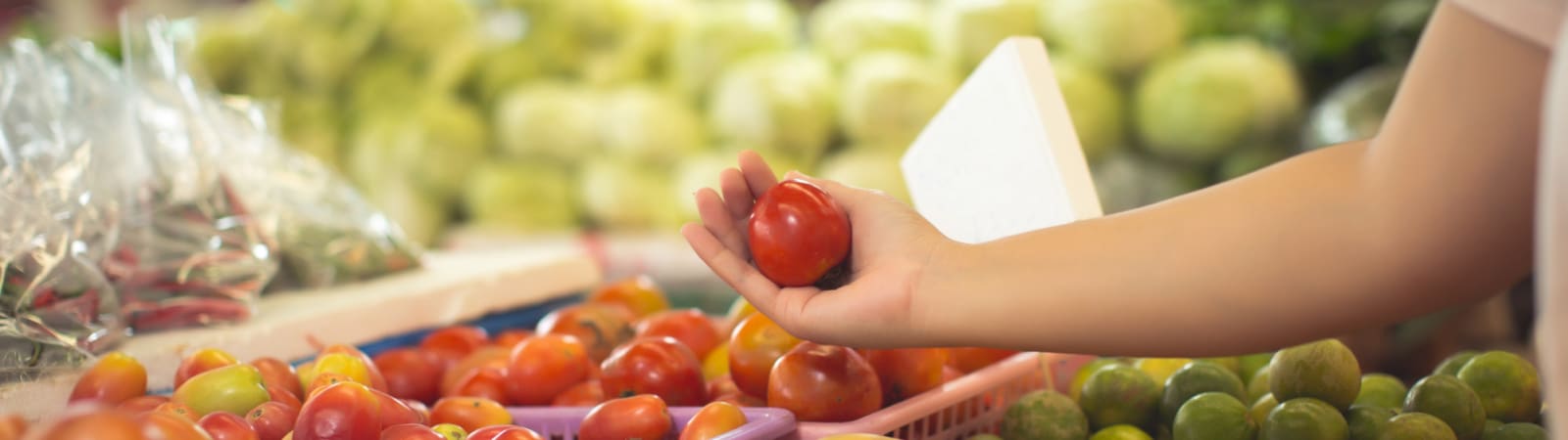 5 dicas para manter a qualidade e segurança dos alimentos do seu mercado