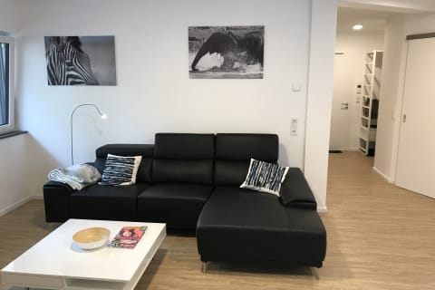 Modern & fully furnished apartment in a new building in the heart of Cologne