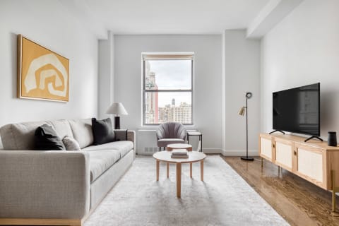 Luxe UWS 2BR w/ Elevator, Doorman & Gym, near Central Park