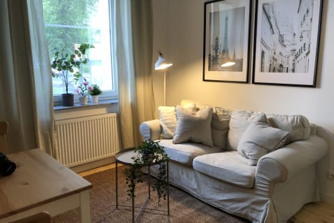 Freshly renovated 2 room apartment near Chempark