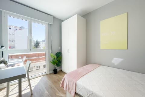 Chambre privée avec salle de bain privée dans coliving