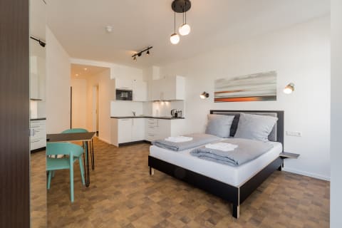 Spacious studio in the renovated apartment building on Hermannplatz