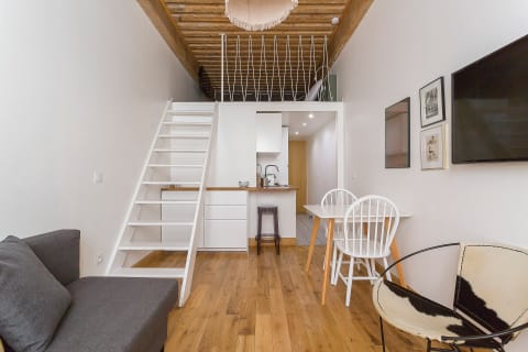 Loft situated in a favored neighborhood