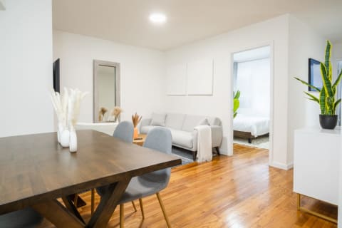 49-3B Newly renovated 2BR W/D Midtown East