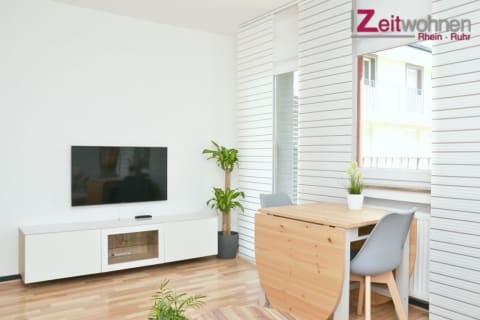 Chic Furnished Apartment with Prime Transit Access in Cologne/Deutz