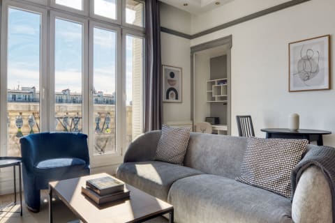 Entire House / Apartment Appartement Champs Elysees Trocadero, Paris,  France 