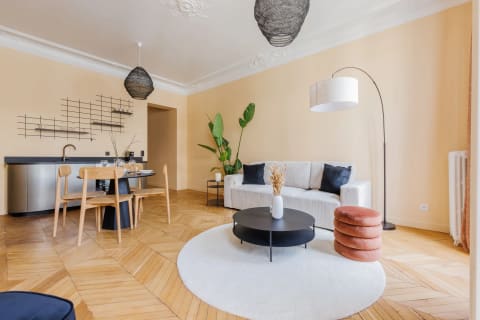 Furnished rental nearby Avenue Montaigne