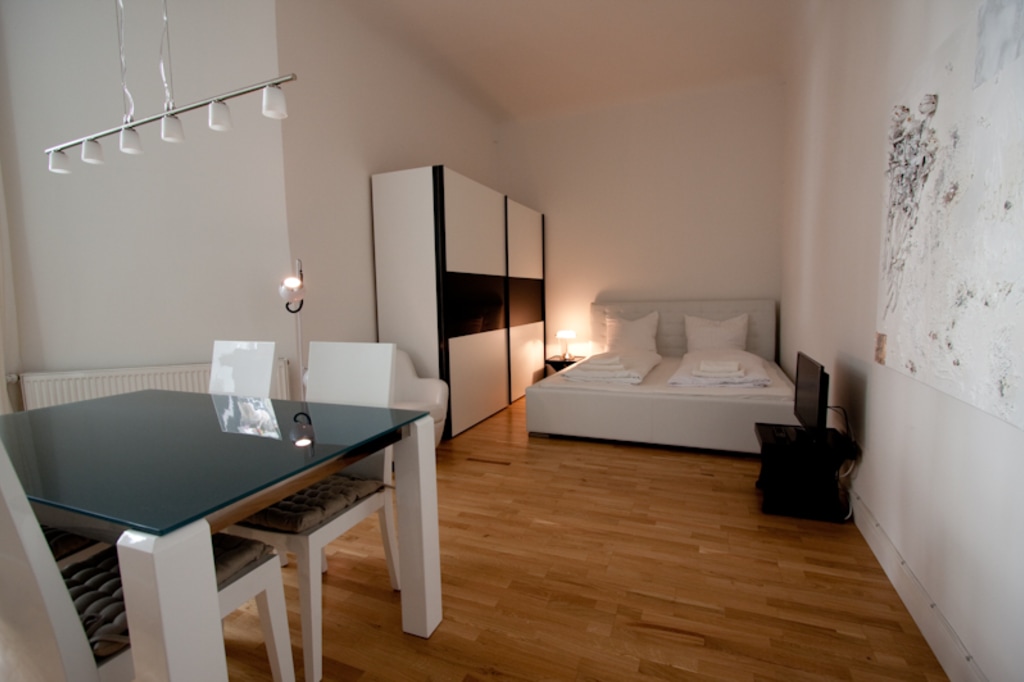 Rent 2 rooms apartment Berlin | Entire place | Berlin | Apartment auf Zeit Edles Design | Hominext