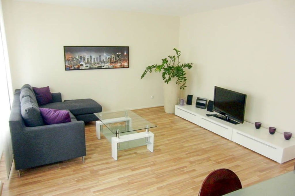 Rent 2 rooms apartment Essen | Entire place | Essen | Helles und geräumiges Serviced Apartment - 80 m² | Hominext