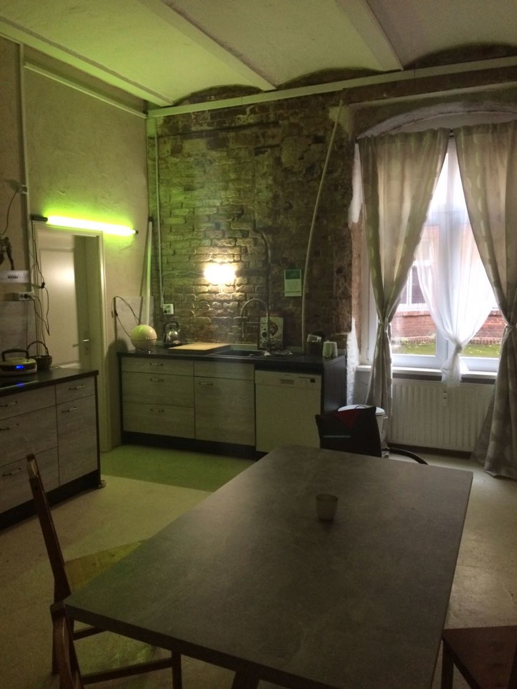 Rent 1 room apartment Berlin | Entire place | Berlin | Grosszügige Studio Wohn und Arbeitsfläche in zentralster aber ruhigen Lage | Hominext