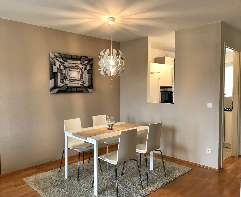 Miete 3 Zimmer Wohnung Frankfurt am Main | Ganze Wohnung | Frankfurt am Main | 4 Room Business Maisonette Wohnung über 2 Etagen mit 2 Bädern, Fussbodenheizung, Tiefgaragenplatz und Balkon | Hominext