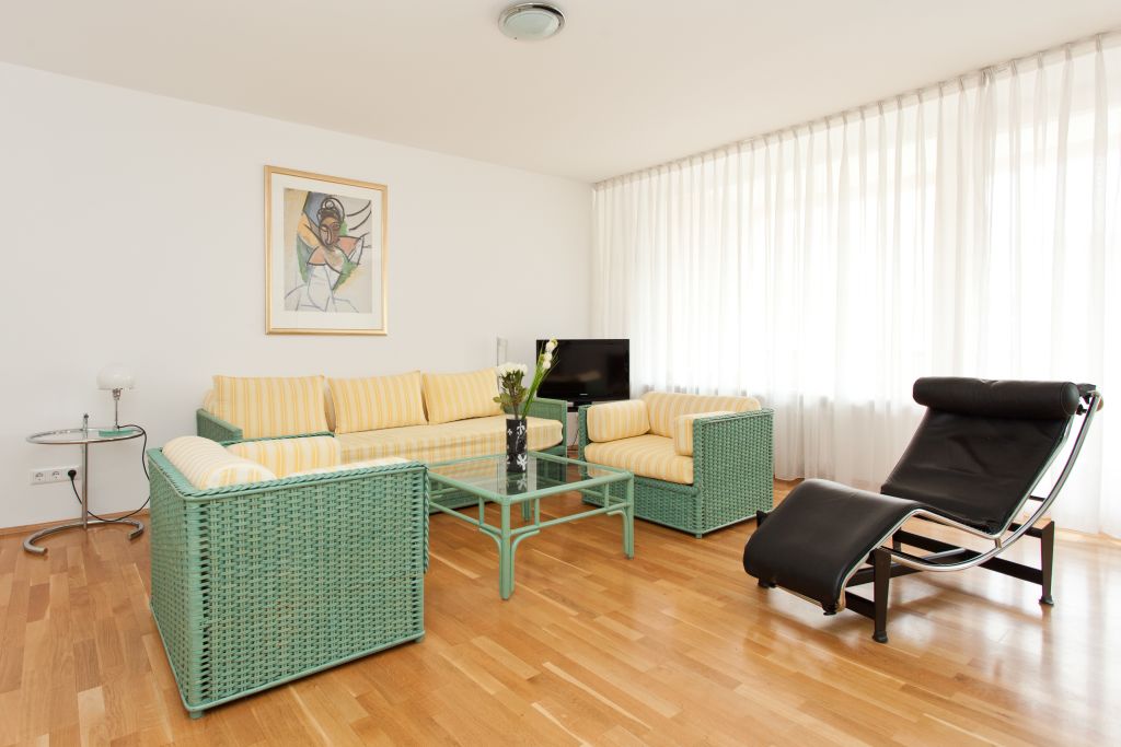 Modern and comfortable 2 room apartment Berlin 4