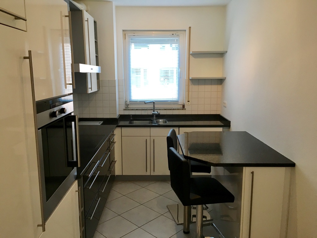 Miete 3 Zimmer Wohnung Frankfurt am Main | Ganze Wohnung | Frankfurt am Main | 4 Room Business Maisonette Wohnung über 2 Etagen mit 2 Bädern, Fussbodenheizung, Tiefgaragenplatz und Balkon | Hominext