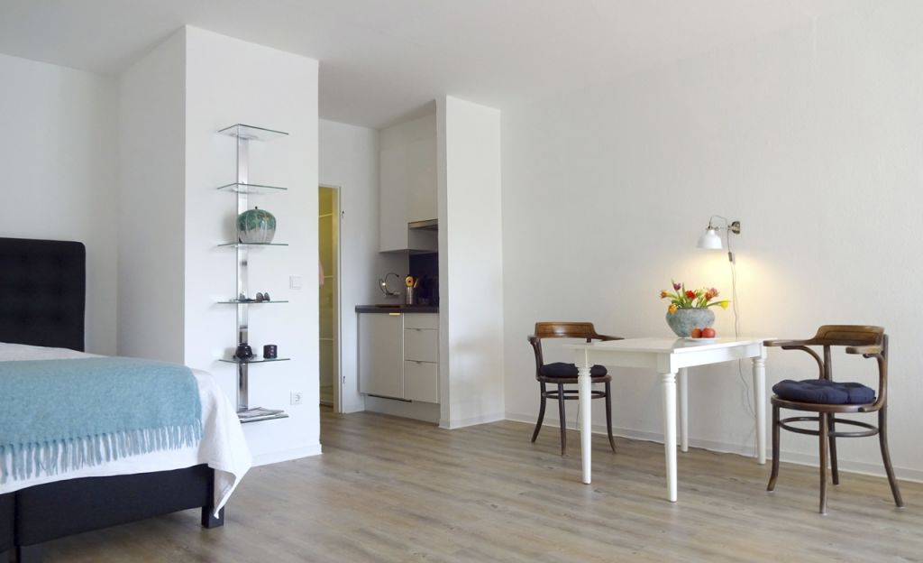 Rent 1 room apartment Neuss | Entire place | Neuss | Großzügiges Single-Apartment mit Terrasse und Schwimmbadnutzung | Hominext