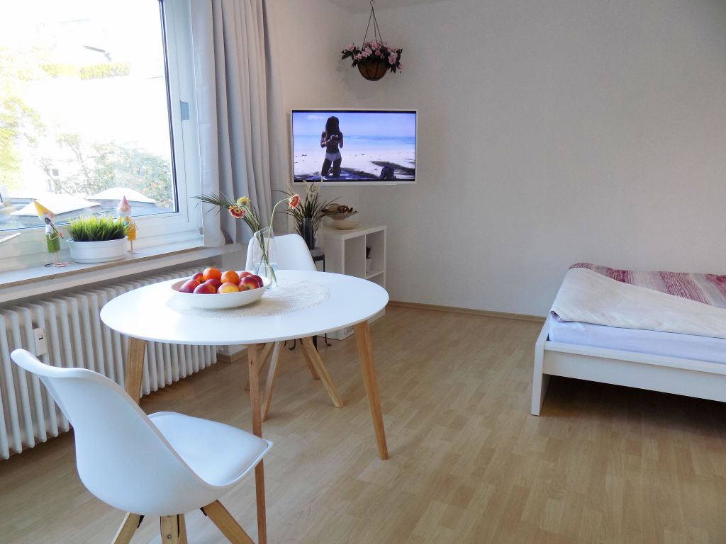 Rent 1 room apartment Düsseldorf | Entire place | Düsseldorf | Düsseldorf: Zentral mit separater Küche und Balkon | Hominext