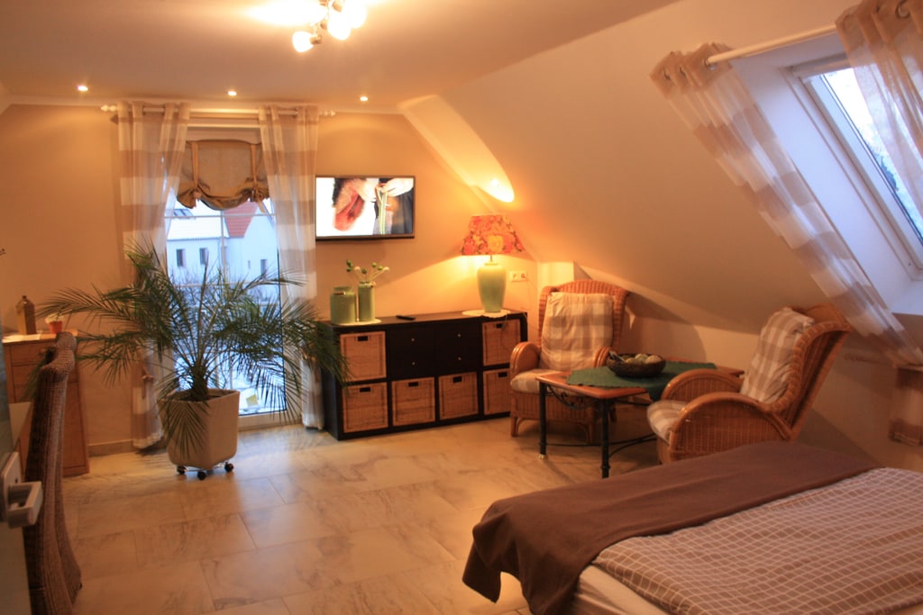 Rent 2 rooms apartment Dresden | Entire place | Dresden | Romantik-Landhaus | Hominext