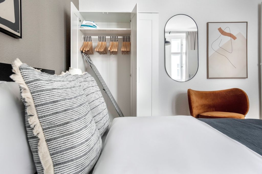 Miete 1 Zimmer Wohnung Berlin | Ganze Wohnung | Berlin | Wunderschöne vollausgestattete 1 Zimmer Wohnung in Gründerzeit Altbau direkt am Boxhagener Platz. | Hominext