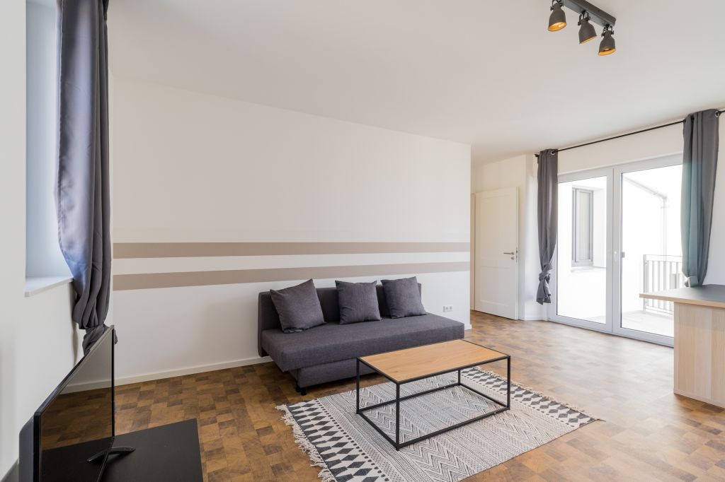 Rent 2 rooms apartment Berlin | Entire place | Berlin | Schöne helle 3-Zimmer Wohnung mit Balkon am Hermannplatz | Hominext