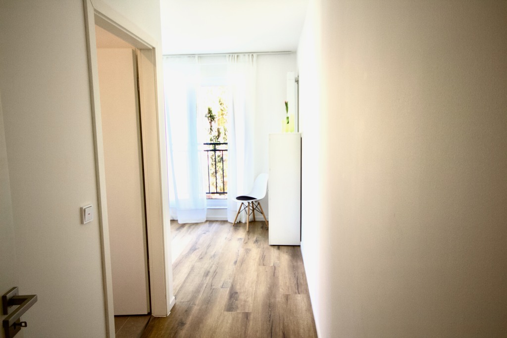 Rent 2 rooms apartment Neuss | Entire place | Neuss | Düsseldorf/Neuss: Große Luxuswohnung am Park mit 4 Zimmern, 2 Bädern und begehbarem Kleiderschrank | Hominext